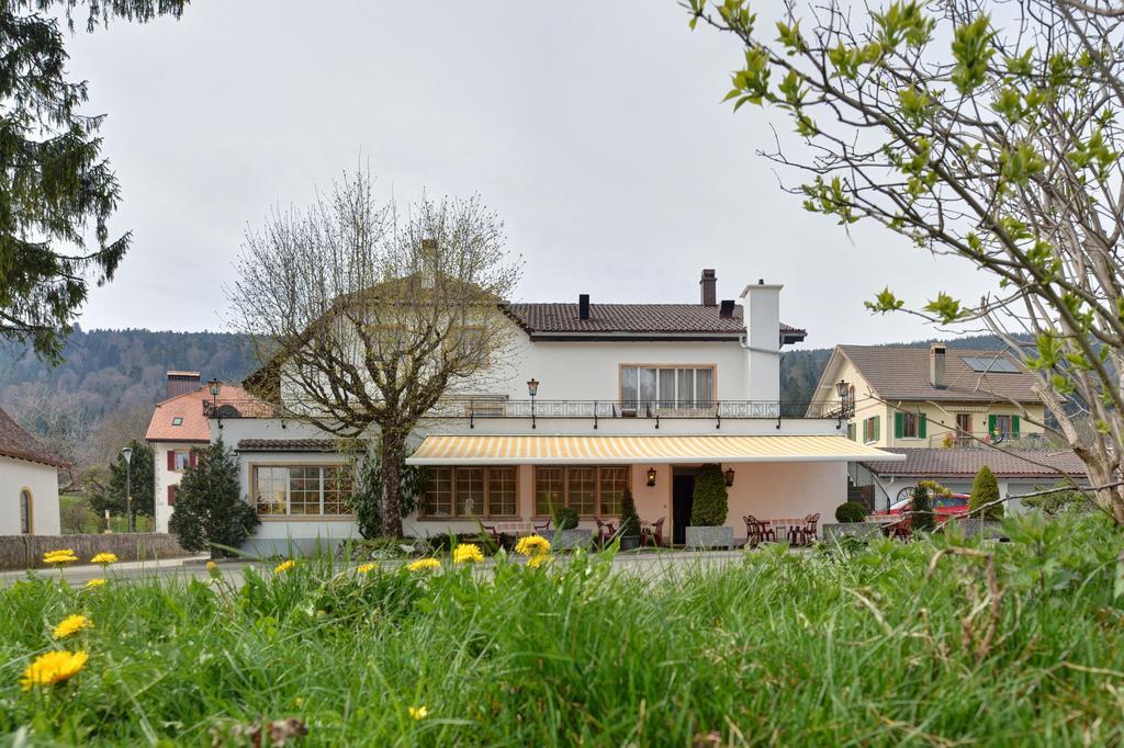Hotel Du Chasseur Enges Exteriör bild