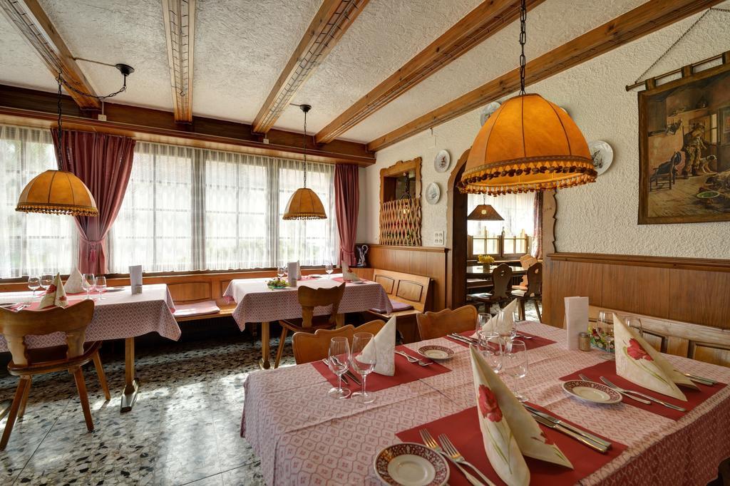 Hotel Du Chasseur Enges Exteriör bild